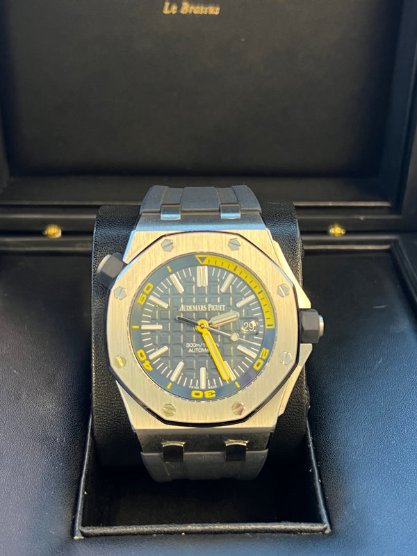 Audemars Piguet - Pre-owned 42mm Royal Oak Offshore Blue/Yellow 15710ST