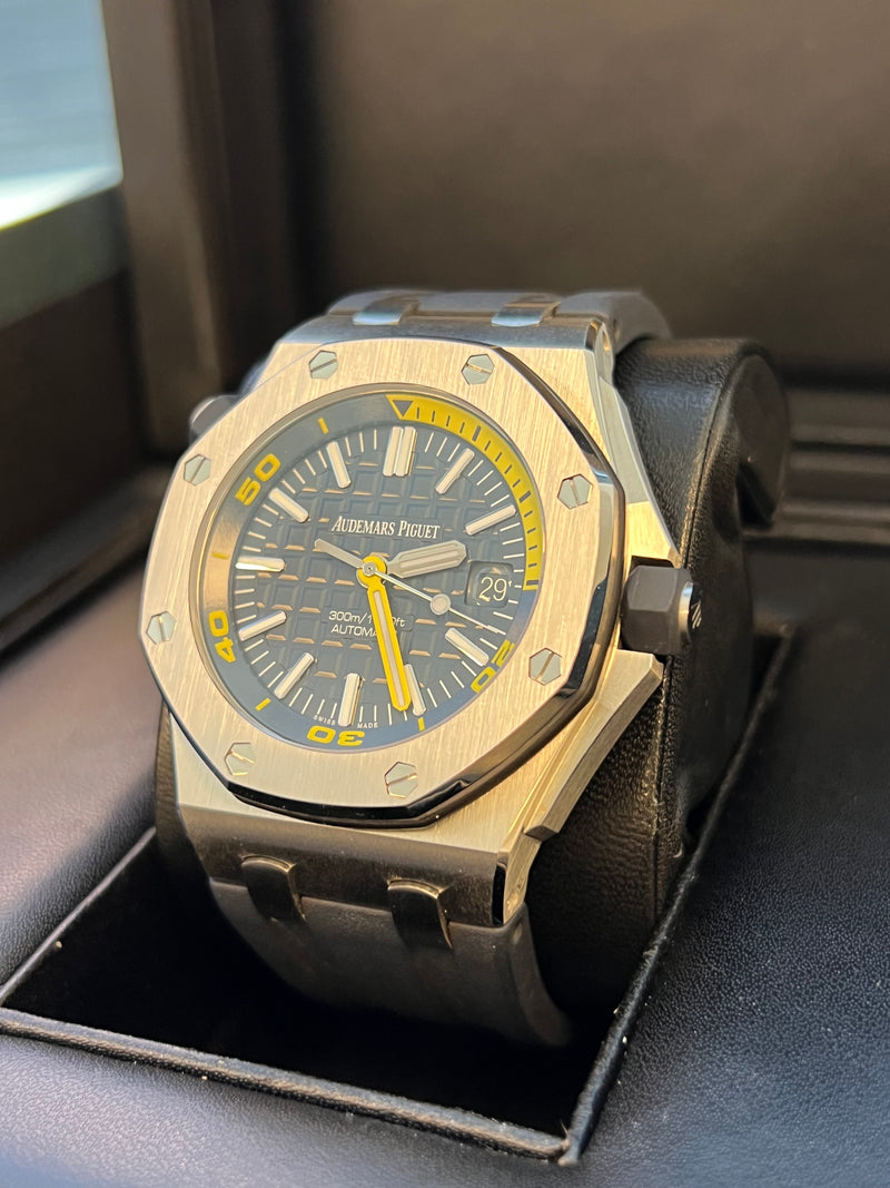 Audemars Piguet - Pre-owned 42mm Royal Oak Offshore Blue/Yellow 15710ST