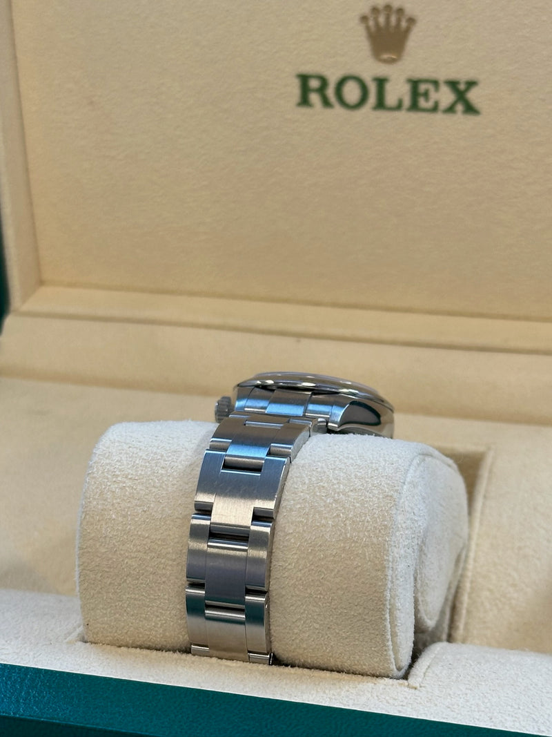 Rolex - Pre-owned Oyster Perpetual 28mm Silver Dial 276200