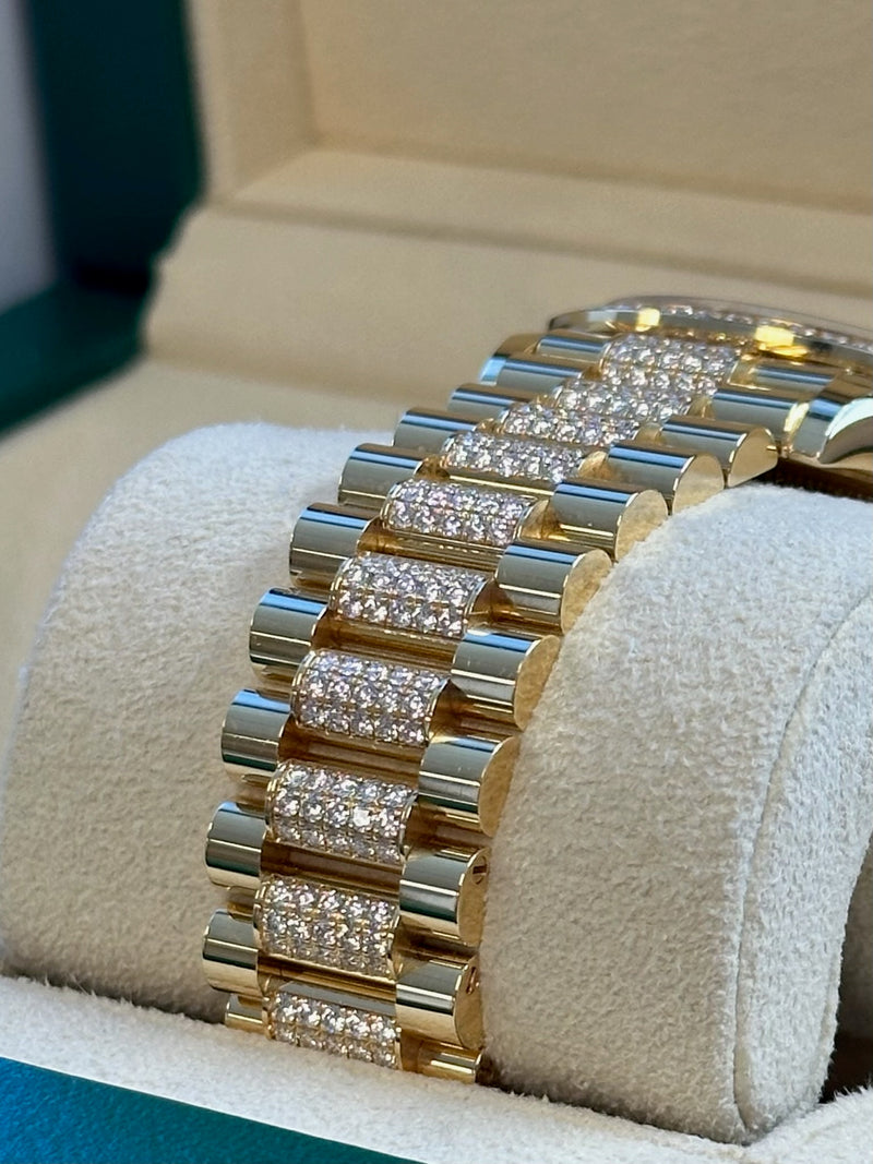 Rolex - Pre-owned Yellow Gold Day-Date 36mm Presidential Pave Rainbow Diamond Dial Diamond Bezel 128348RBR